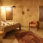 Feris Cave * 于尔居普