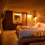 Feris Cave 于尔居普
