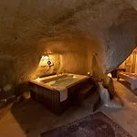 Feris Cave 于尔居普